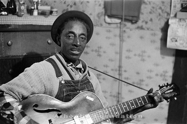 Chris Strachwitz on Fred McDowell - The Arhoolie Foundation